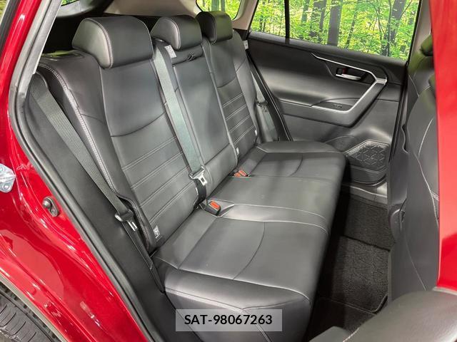 Toyota RAV4 2021-04 8752299-9
