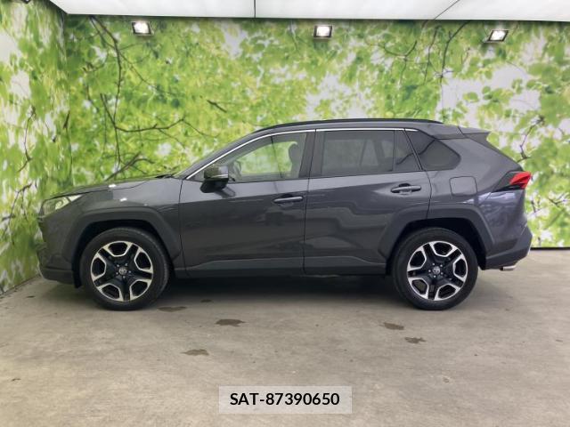 Toyota RAV4 2019-11 8752439-1