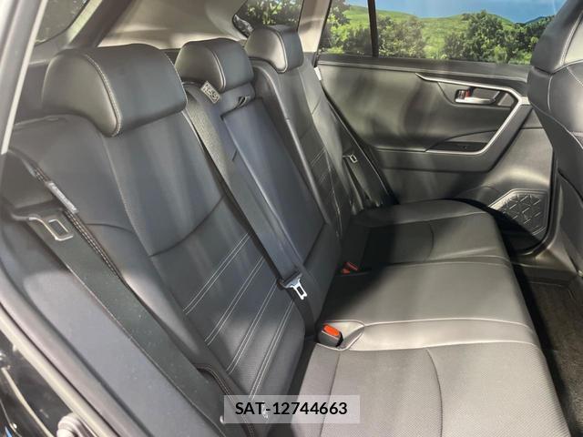 Toyota RAV4 2023-02 8752821-8