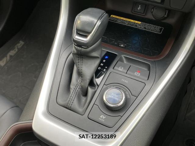 Toyota RAV4 2021-10 8753497-17