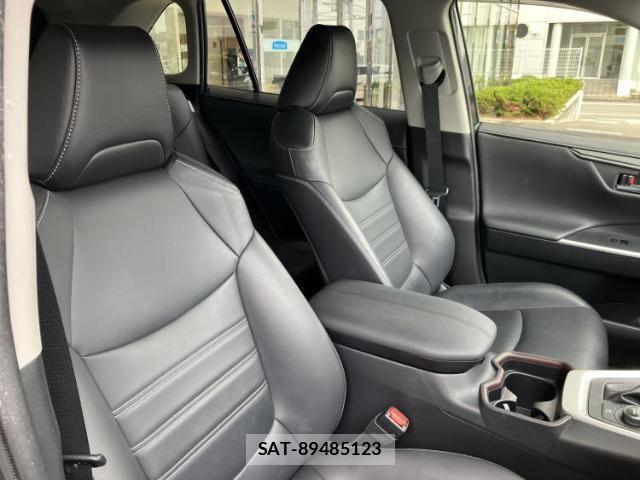 Toyota RAV4 2019-11 8754654-3