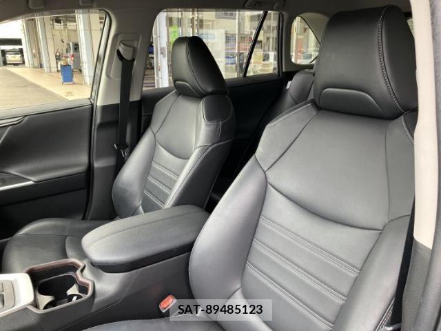 Toyota RAV4 2019-11 8754654-5