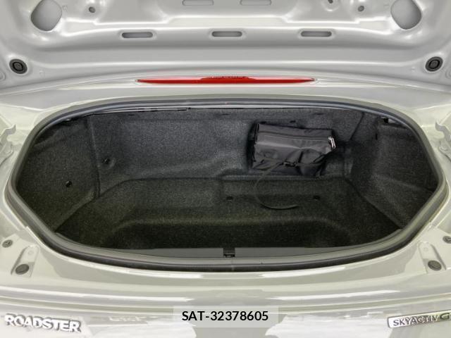 Mazda ROADSTER 2024-04 8753036-5
