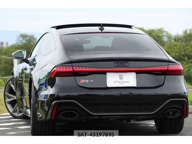 Audi RS7 2021-05 8754263-1