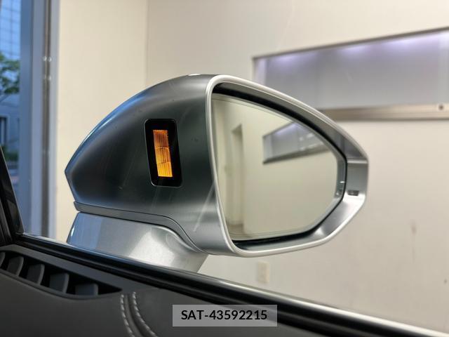 Audi S8 2022-02 8753528-14