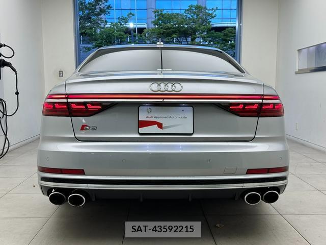 Audi S8 2022-02 8753528-16