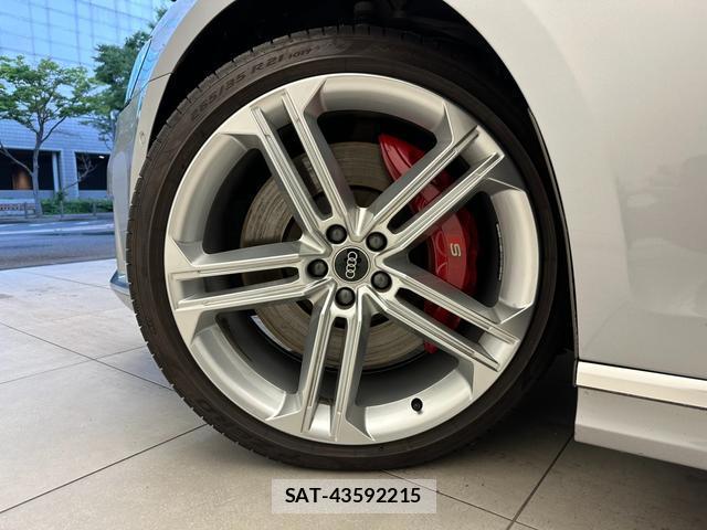 Audi S8 2022-02 8753528-18
