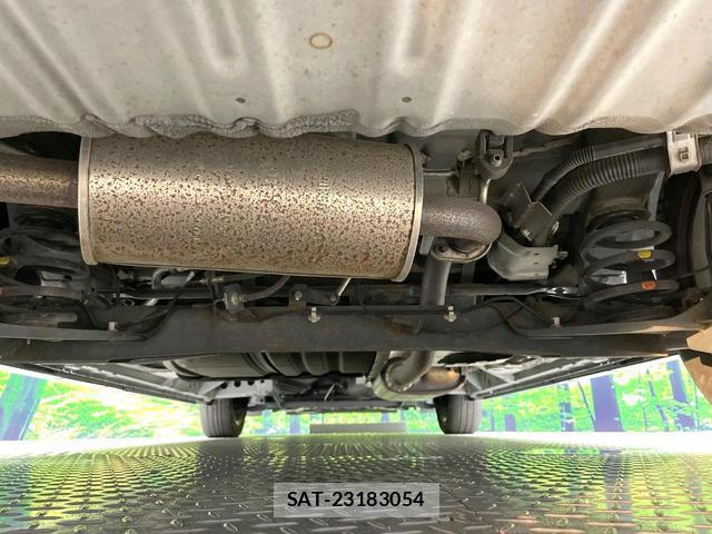 Nissan SERENA 2017-09 8752917-18