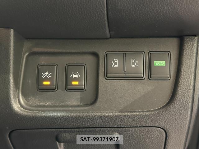 Nissan SERENA 2015-01 8754768-9