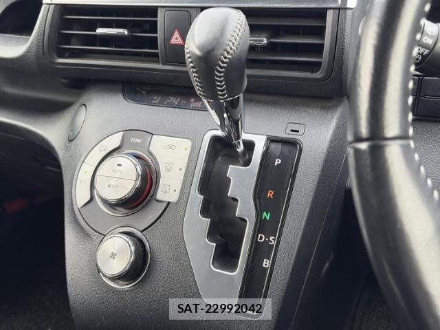 Toyota SIENTA 2020-04 8752582-17