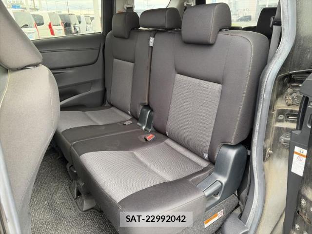 Toyota SIENTA 2020-04 8752582-7