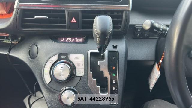 Toyota SIENTA 2015-09 8753628-14