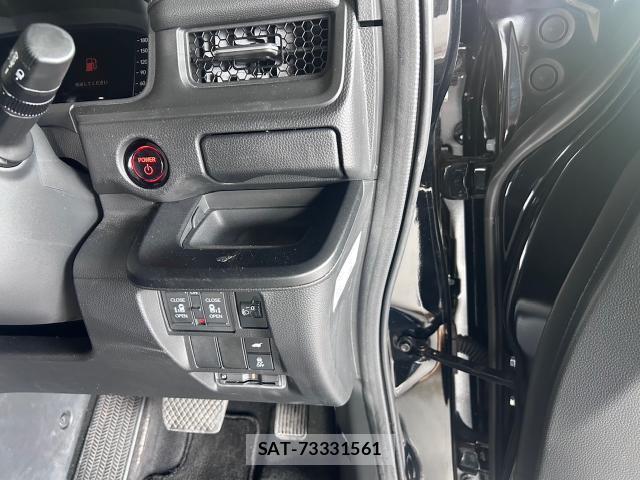 Honda e 2023-11 8754199-13