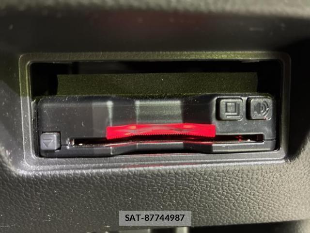 Suzuki SWIFT 2022-01 8753198-17
