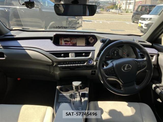 Lexus UX 2019-09 8753094-3