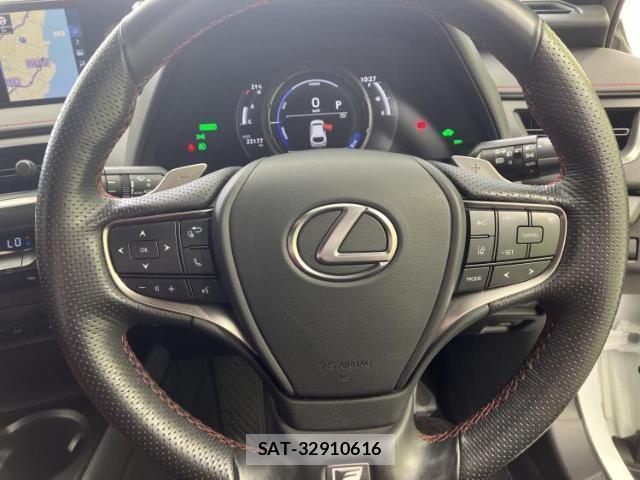 Lexus UX 2019-06 8754703-15