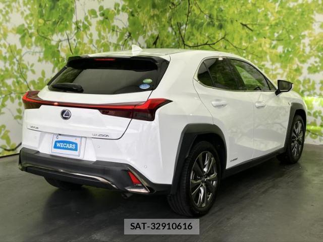 Lexus UX 2019-06 8754703-2