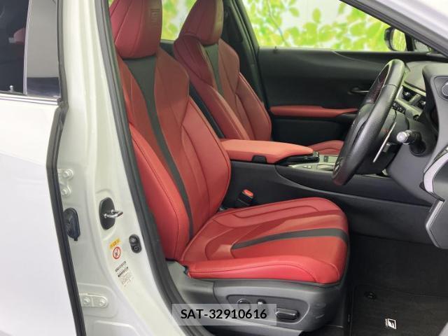Lexus UX 2019-06 8754703-3