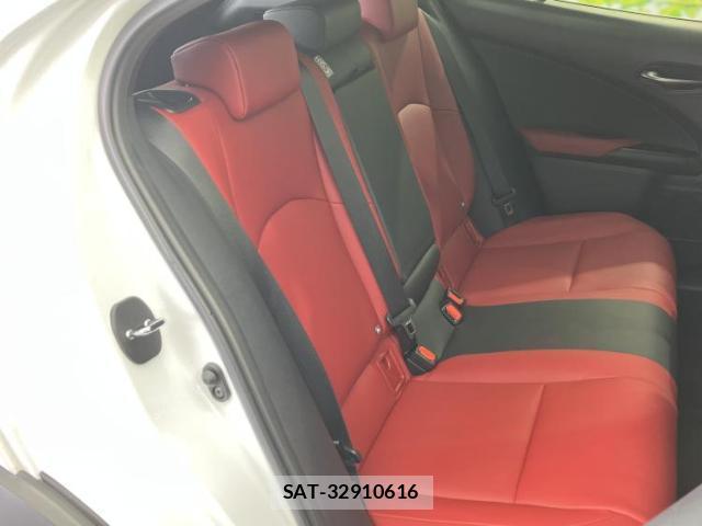 Lexus UX 2019-06 8754703-4