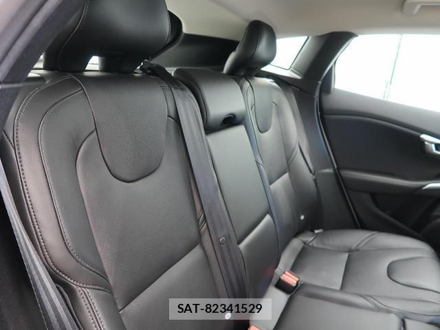 Volvo V40 2020-01 8752936-14