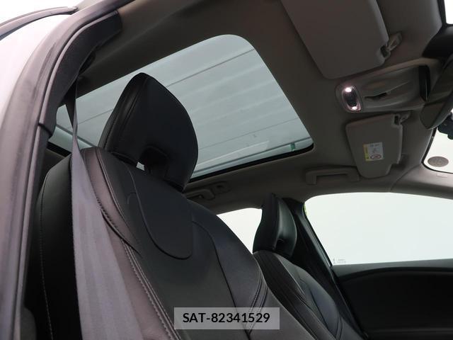 Volvo V40 2020-01 8752936-4