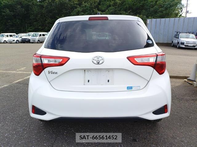 Toyota VITZ 2017-08 8752601-1