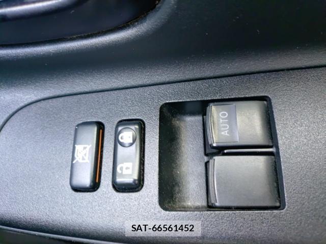 Toyota VITZ 2017-08 8752601-13