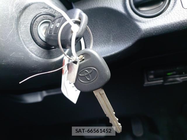 Toyota VITZ 2017-08 8752601-14