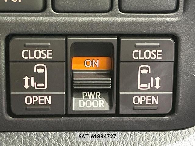 Toyota VOXY 2018-02 8752236-5