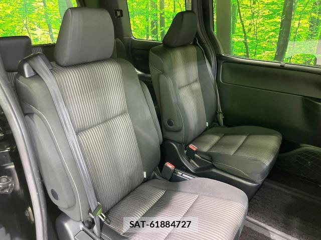 Toyota VOXY 2018-02 8752236-7