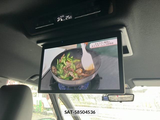 Toyota VOXY 2022-08 8752679-12