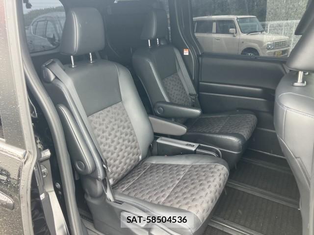 Toyota VOXY 2022-08 8752679-8