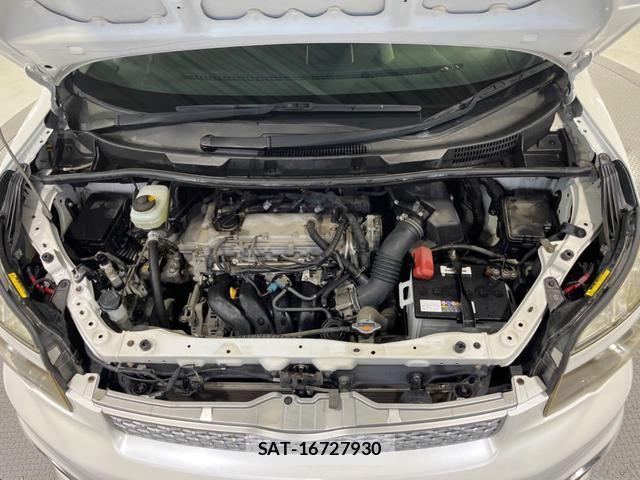 Toyota VOXY 2011-09 8752834-19
