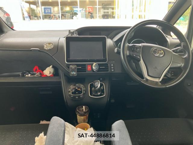 Toyota VOXY 2014-03 8752873-14