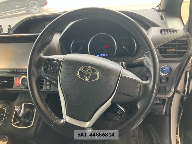 Toyota VOXY 2014-03 8752873-15