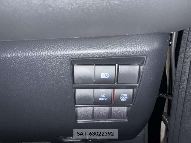Toyota VOXY 2024-12 8752886-13