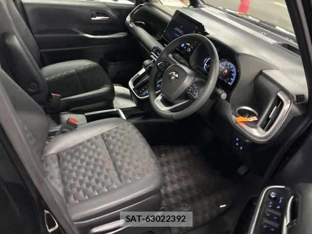 Toyota VOXY 2024-12 8752886-15