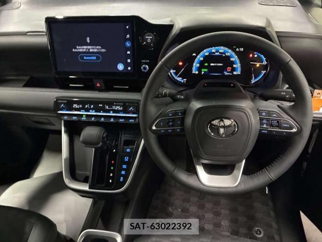 Toyota VOXY 2024-12 8752886-2