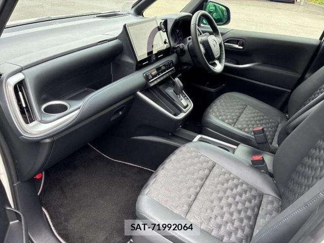 Toyota VOXY 2024-08 8752895-11