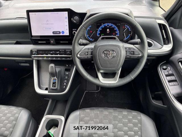 Toyota VOXY 2024-08 8752895-2