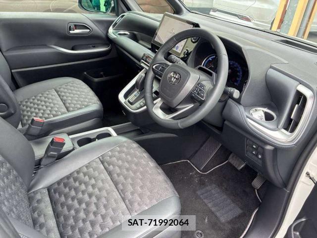 Toyota VOXY 2024-08 8752895-5