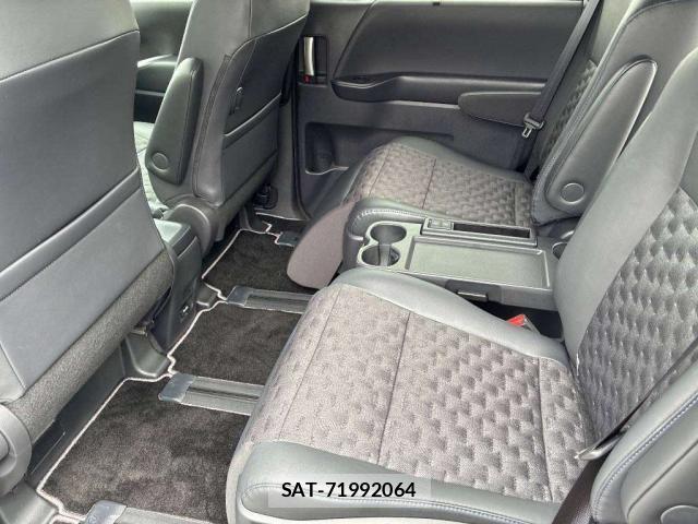 Toyota VOXY 2024-08 8752895-6