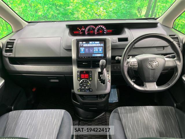 Toyota VOXY 2012-04 8752928-1