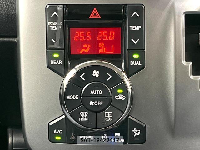 Toyota VOXY 2012-04 8752928-7