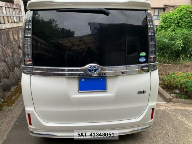 Toyota VOXY 2016-12 8753015-13