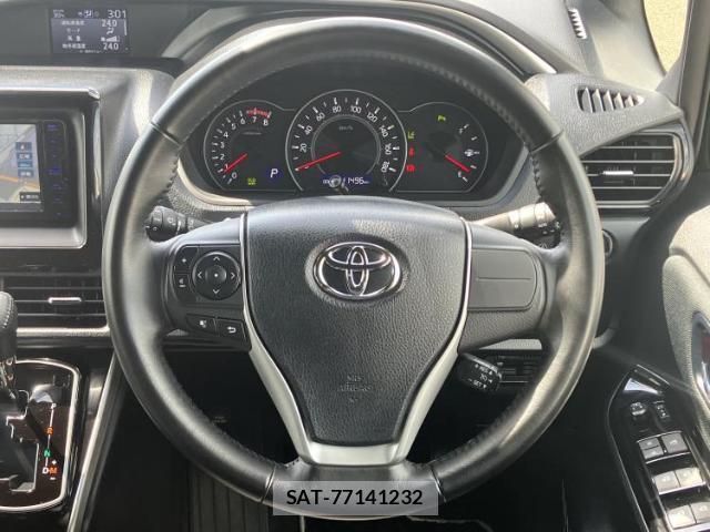 Toyota VOXY 2019-07 8753041-13