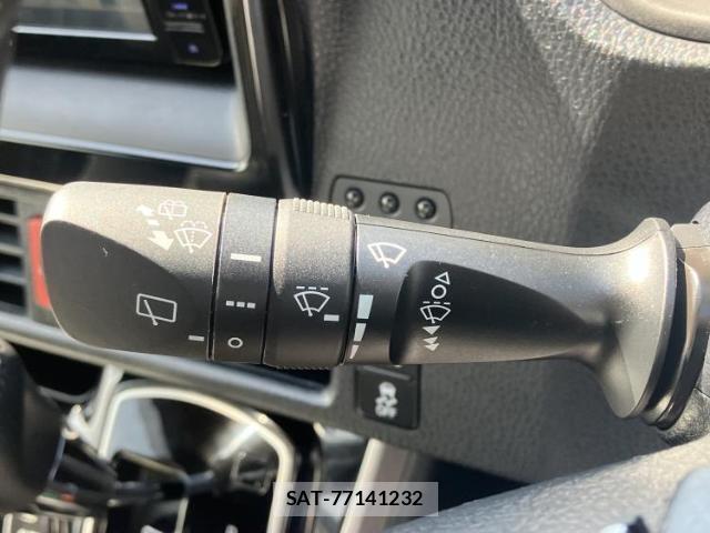 Toyota VOXY 2019-07 8753041-15