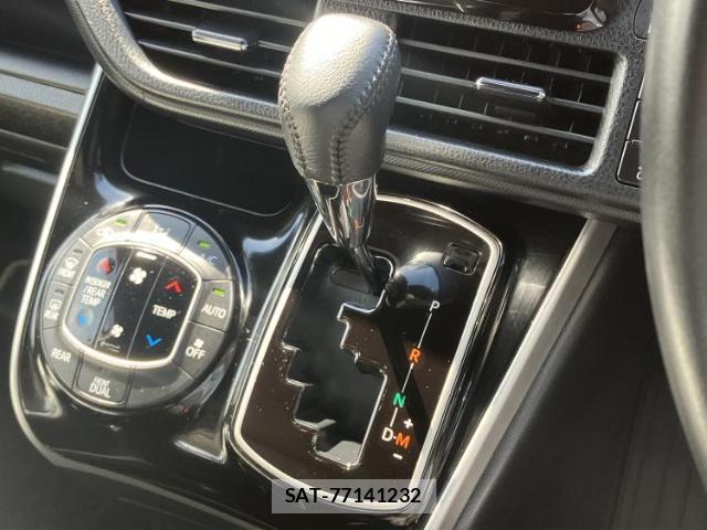 Toyota VOXY 2019-07 8753041-16