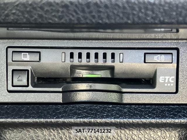Toyota VOXY 2019-07 8753041-17