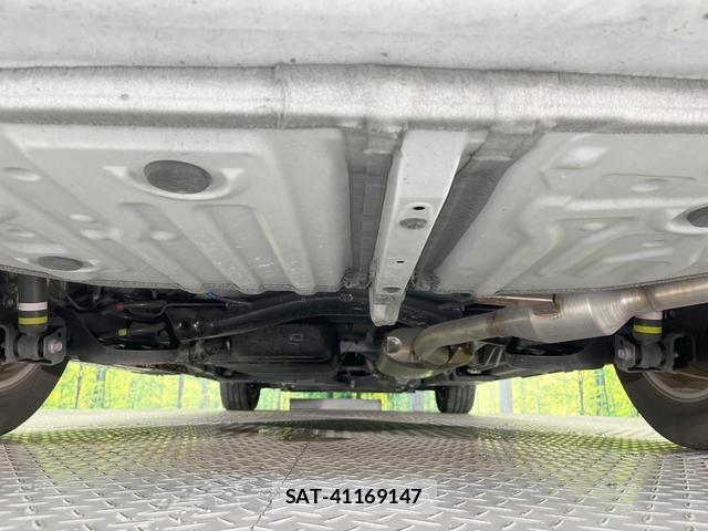 Toyota VOXY 2023-01 8753052-19